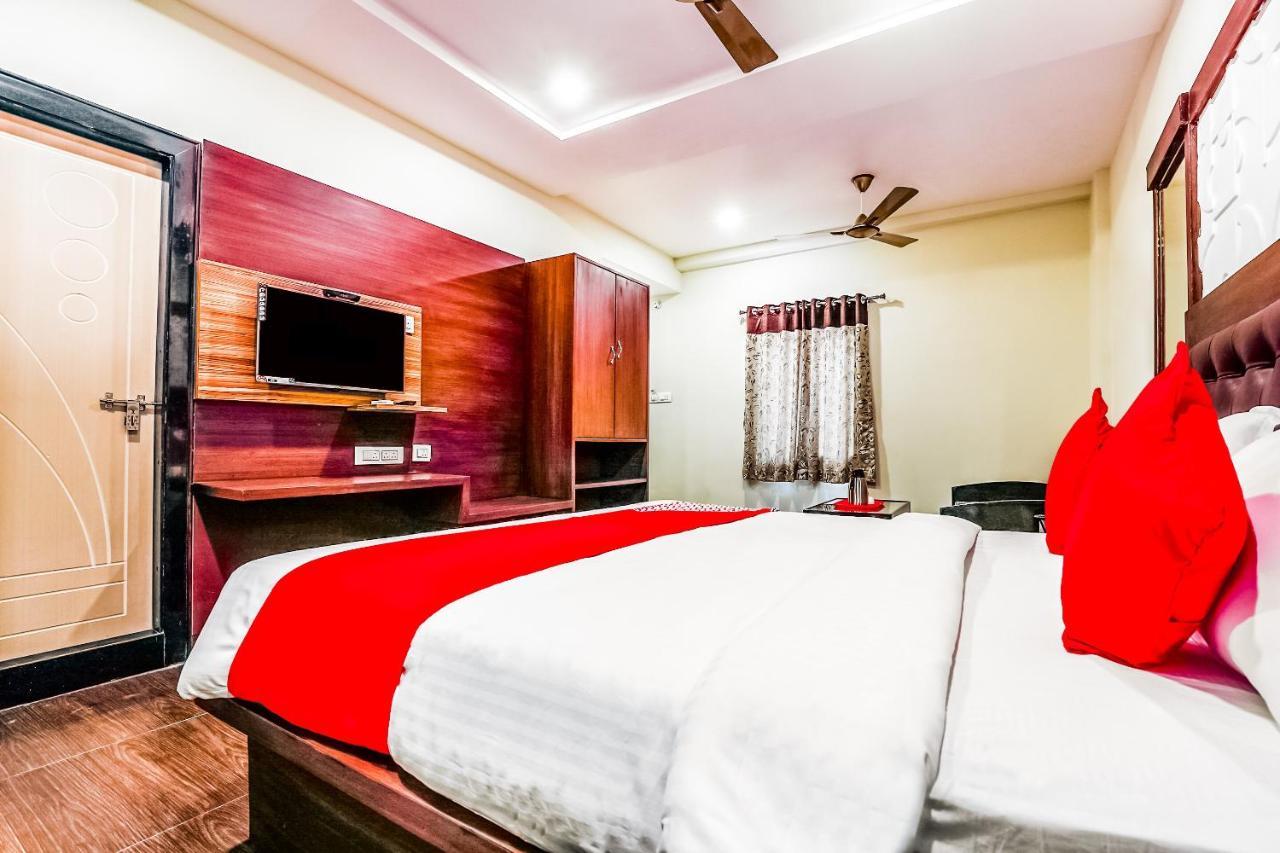 Oyo 16155 Hotel Dcm Grand Vijayawāda Exteriör bild