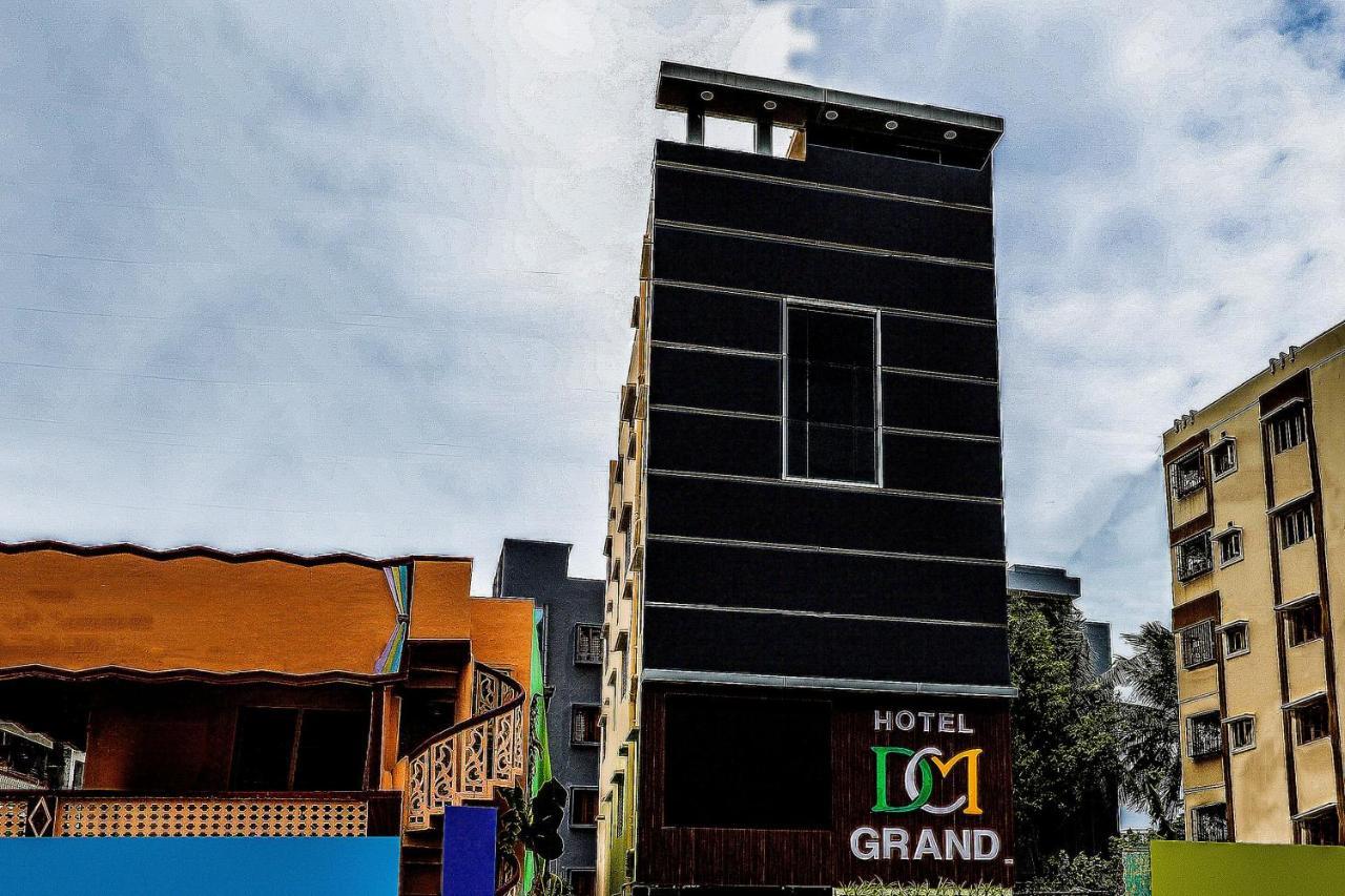 Oyo 16155 Hotel Dcm Grand Vijayawāda Exteriör bild