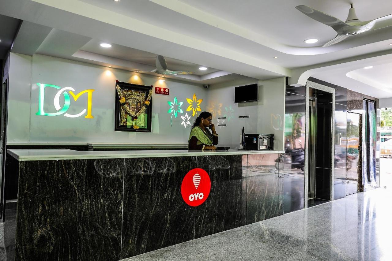 Oyo 16155 Hotel Dcm Grand Vijayawāda Exteriör bild